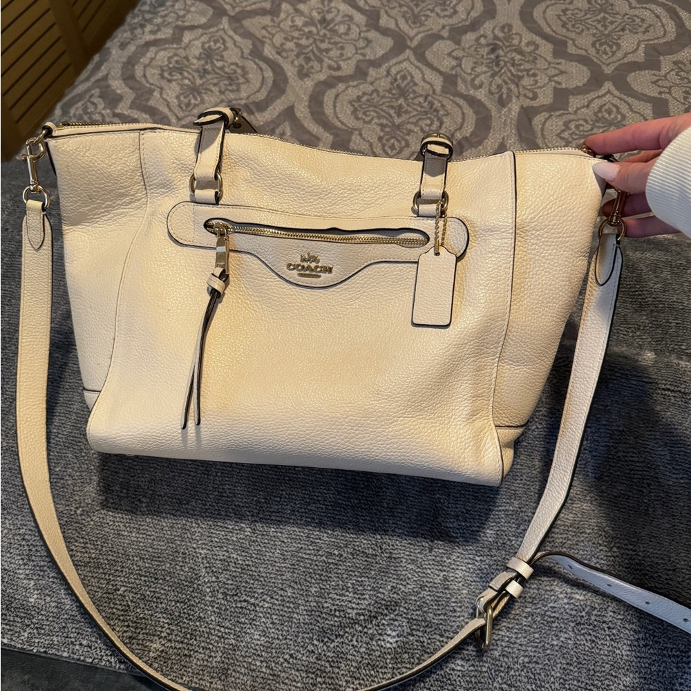 Coach Cream Tote Bag with Textured Leather and Adjustable Strap - Picture 2 of 5